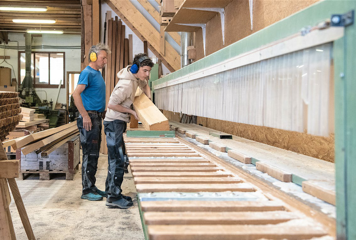 You are currently viewing Les Menuisiers Roumains : Maîtres de la Transformation du Bois et de l’Artisanat