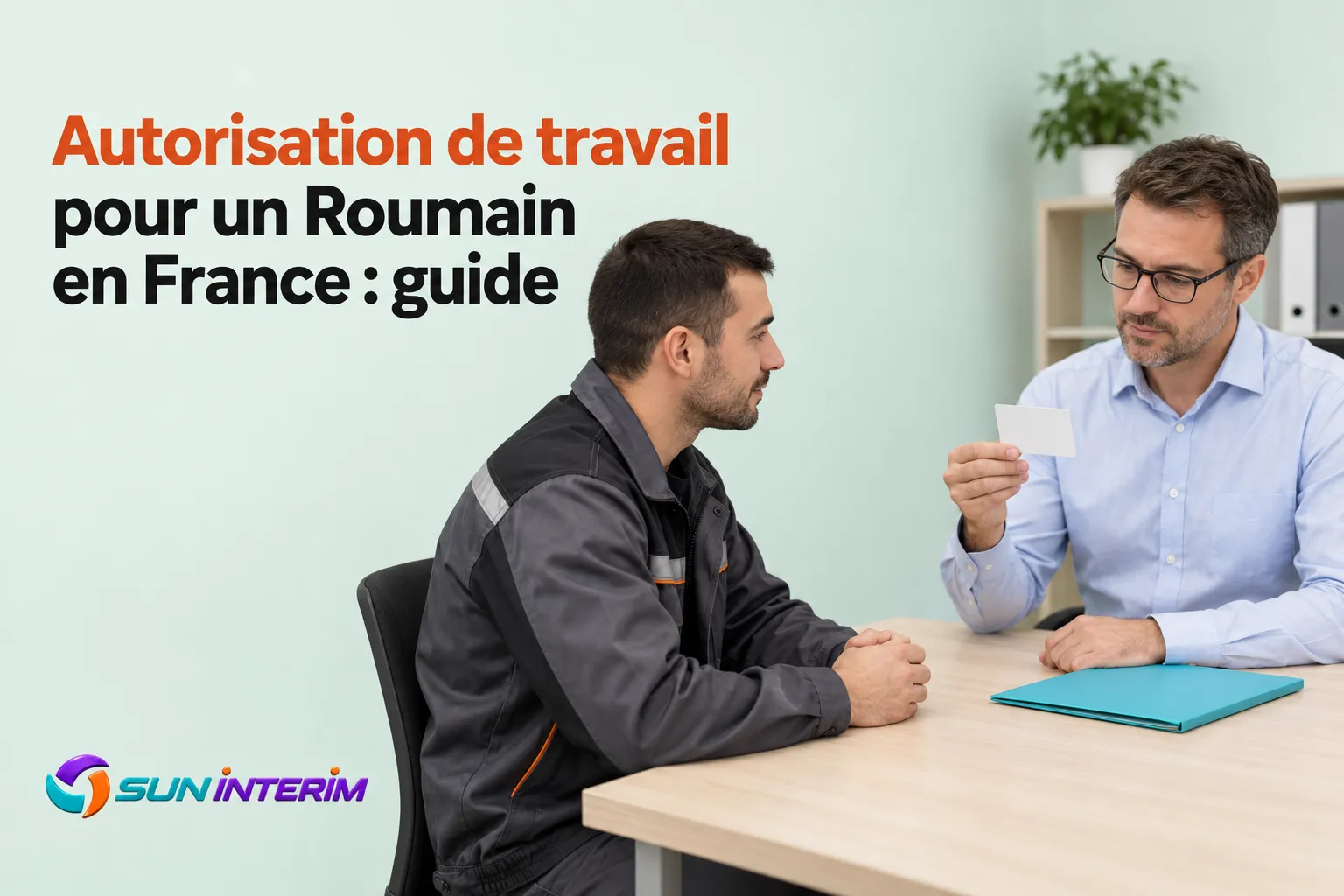 Deux hommes assis à une table discutent, l’un tenant une carte ou un document.